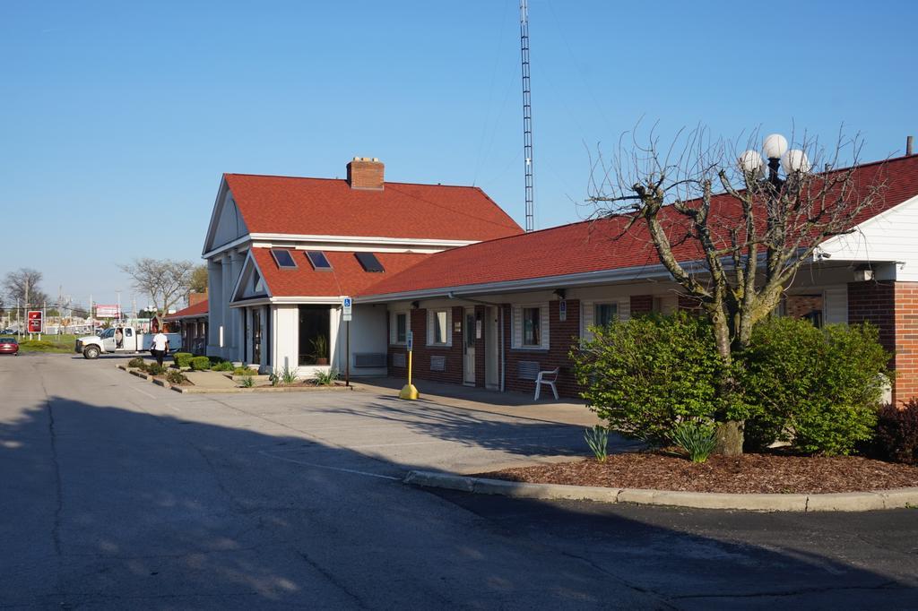 Hotel And 2*