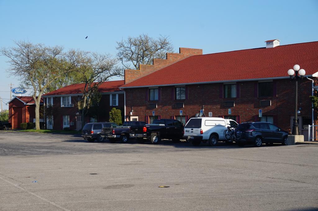 Hotel And 2*